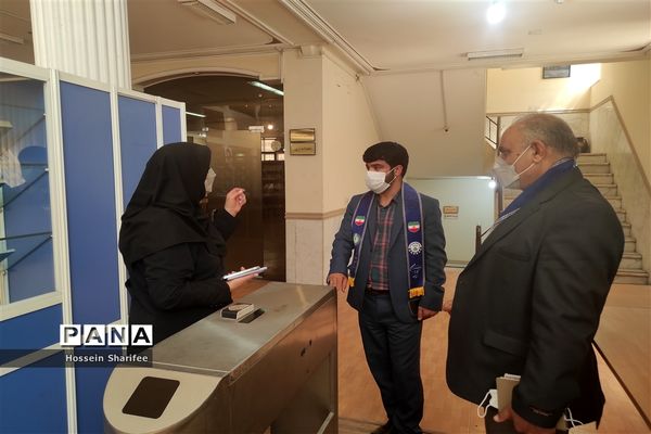 بازدید رئیس سازمان دانش‌آموزی فارس از کتابخانه دانش‌آموز