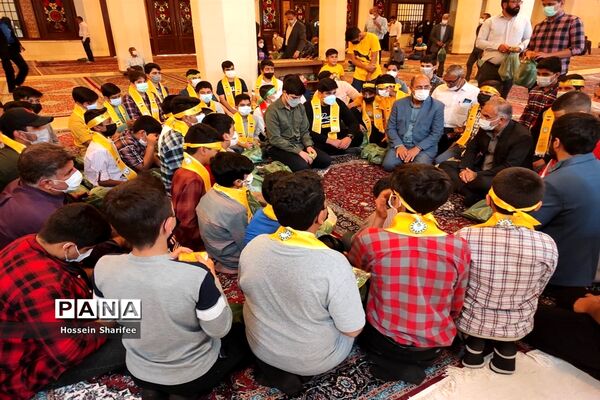 حضور دانش‌آموزان پیشتاز در نماز جمعه شیراز