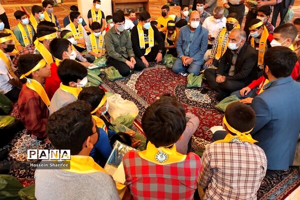 حضور دانش‌آموزان پیشتاز در نماز جمعه شیراز