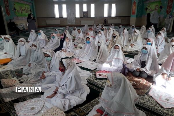 نماز جماعت دانش‌آموزان در مدارس شهرستان قرچک با آغاز آموزش حضوری
