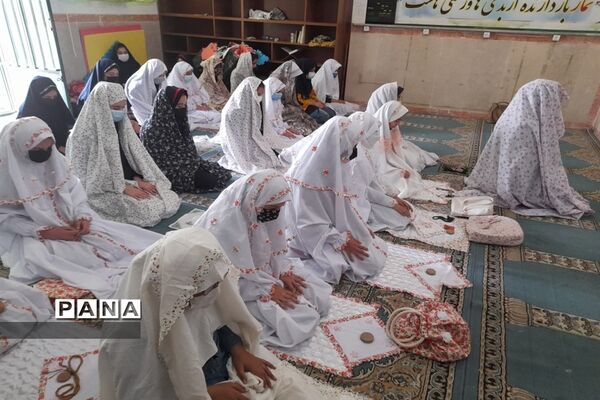 نماز جماعت دانش‌آموزان در مدارس شهرستان قرچک با آغاز آموزش حضوری