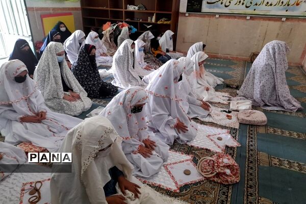 نماز جماعت دانش‌آموزان در مدارس شهرستان قرچک با آغاز آموزش حضوری