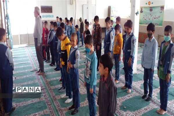 نماز جماعت دانش‌آموزان در مدارس شهرستان قرچک با آغاز آموزش حضوری