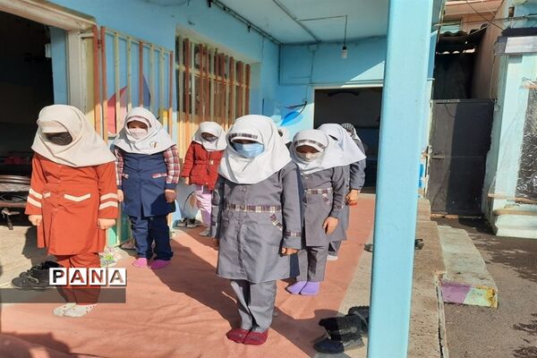 نماز جماعت دانش‌آموزان در مدارس شهرستان قرچک با آغاز آموزش حضوری