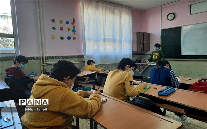 آموزش و پرورش نقشی در عدم تعطیلی مدارس ندارد