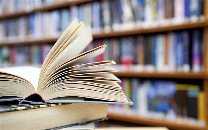 500 جلد کتاب نفیس  به کتابخانه مرکزی شهر اهدا کرد