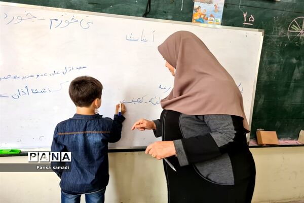 شور و نشاط دانش‌آموزان در دبستان فرهنگ پسران منطقه ۱۳