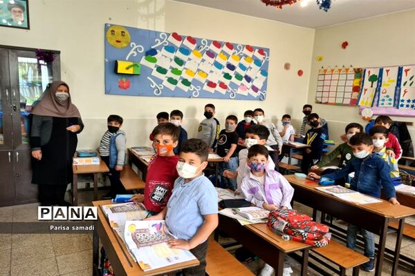 شور و نشاط دانش‌آموزان در دبستان فرهنگ پسران منطقه ۱۳