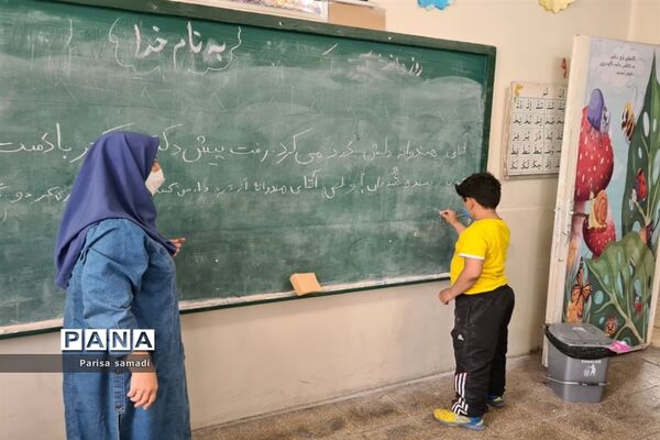 شور و نشاط دانش‌آموزان در دبستان فرهنگ پسران منطقه ۱۳