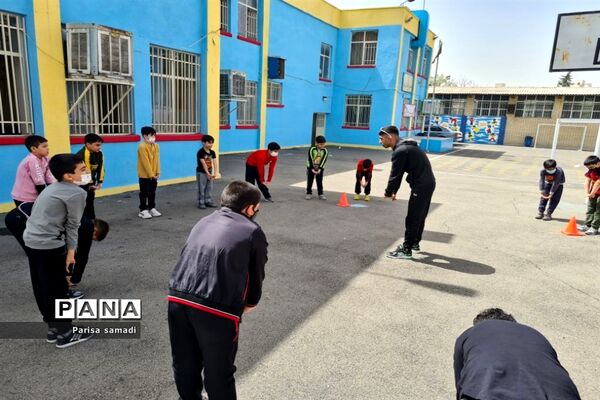شور و نشاط دانش‌آموزان در دبستان فرهنگ پسران منطقه ۱۳