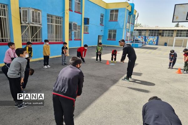 شور و نشاط دانش‌آموزان در دبستان فرهنگ پسران منطقه ۱۳