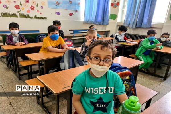 شور و نشاط دانش‌آموزان در دبستان فرهنگ پسران منطقه ۱۳