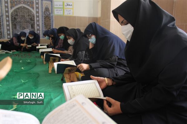 برگزاری محفل انس با قرآن در مدارس شهرستان امیدیه