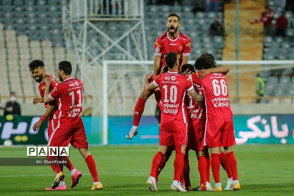 دیدار تیم های پرسپولیس و آلومینیوم اراک