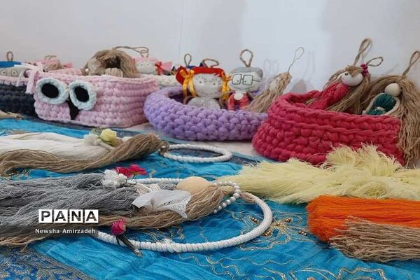 نمایشگاه کار و فناوری درمدرسه سعادت بوشهر