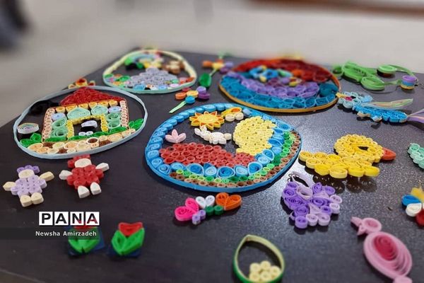 نمایشگاه کار و فناوری درمدرسه سعادت بوشهر