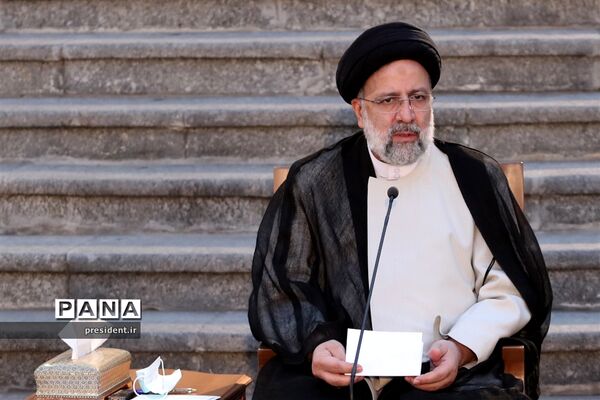 دیدار جمعی از هنرمندان و پیشکسوتان عرصه‌های مختلف هنری با رئیس جمهوری