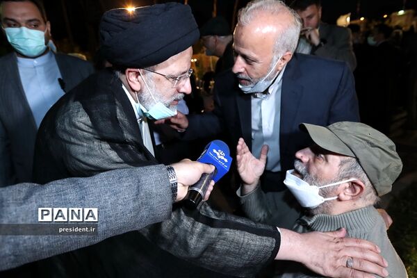 دیدار جمعی از هنرمندان و پیشکسوتان عرصه‌های مختلف هنری با رئیس جمهوری