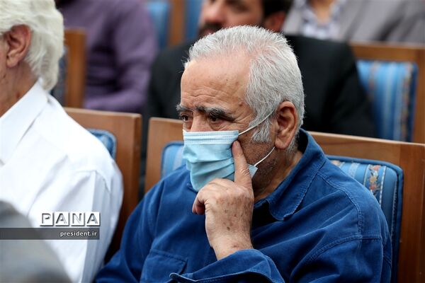 دیدار جمعی از هنرمندان و پیشکسوتان عرصه‌های مختلف هنری با رئیس جمهوری