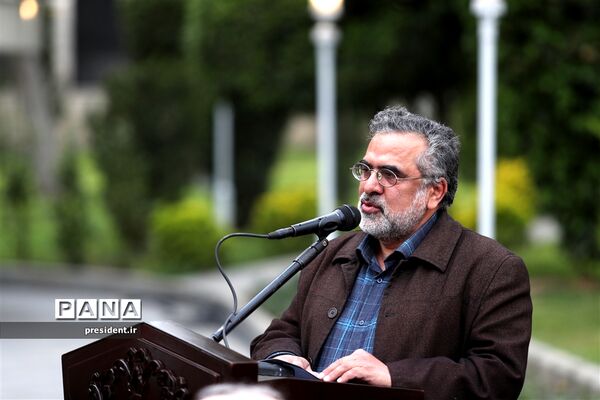 دیدار جمعی از هنرمندان و پیشکسوتان عرصه‌های مختلف هنری با رئیس جمهوری