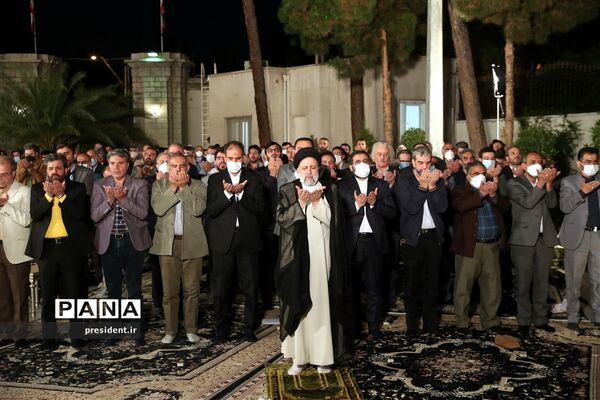 دیدار جمعی از هنرمندان و پیشکسوتان عرصه‌های مختلف هنری با رئیس جمهوری