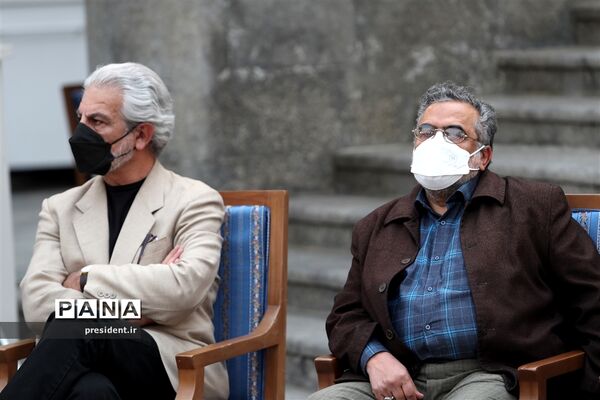 دیدار جمعی از هنرمندان و پیشکسوتان عرصه‌های مختلف هنری با رئیس جمهوری