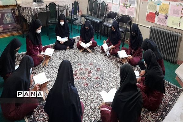 محفل انس با قرآن در مدارس جوادآباد