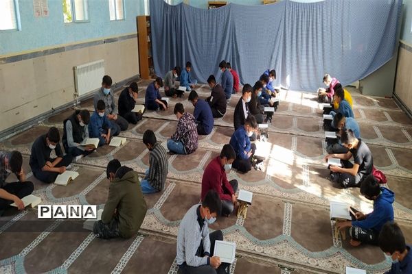 محفل انس با قرآن در مدارس جوادآباد