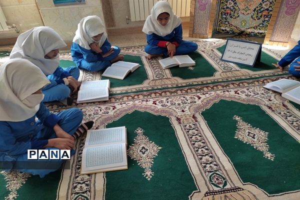 محفل انس با قرآن در مدارس جوادآباد