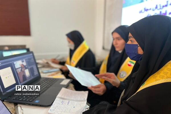 مناظره دانش‌آموزان پیشتاز مناطق یک و شش با موضوع نقش آموزش مجازی در فعالیت‌های آموزشی و پرورشی