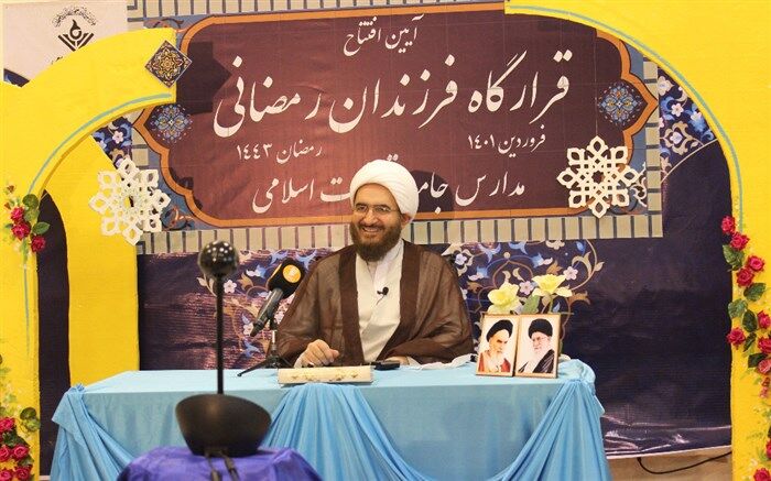 تربیت 10 میلیون حافظ قرآن راه نجات کشور از بحران‌های فرهنگی و تربیتی است
