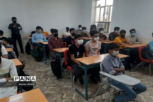 بازدید کارشناسان اداره‌کل‌ آموزش و پرورش استان خوزستان از روند بازگشایی مدارس بندر امام خمینی (ره)