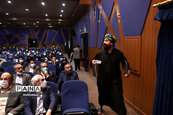 برگزاری آیین هنر انقلاب