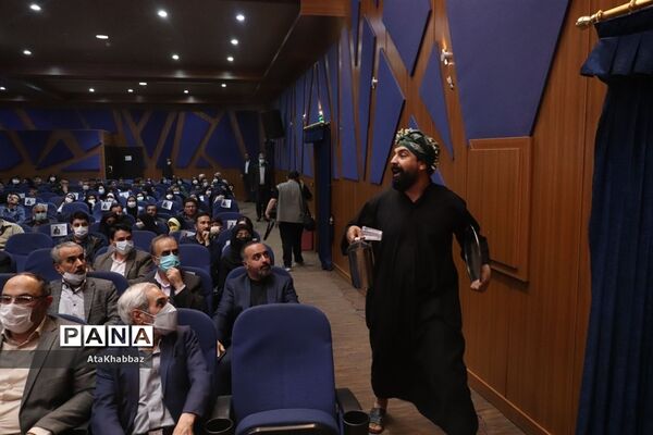 برگزاری آیین هنر انقلاب