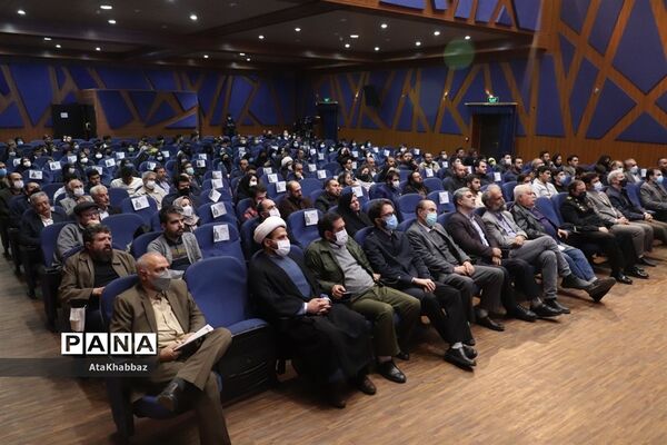 برگزاری آیین هنر انقلاب