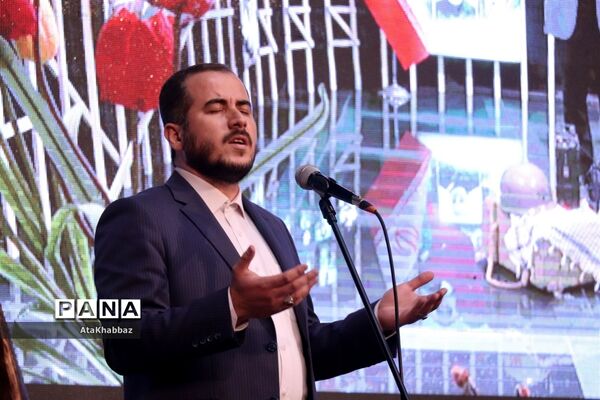 برگزاری آیین هنر انقلاب