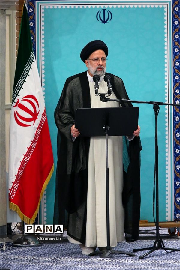 دیدارسران قوا و جمعی از مسئولان و کارگزاران نظام با رهبر انقلاب