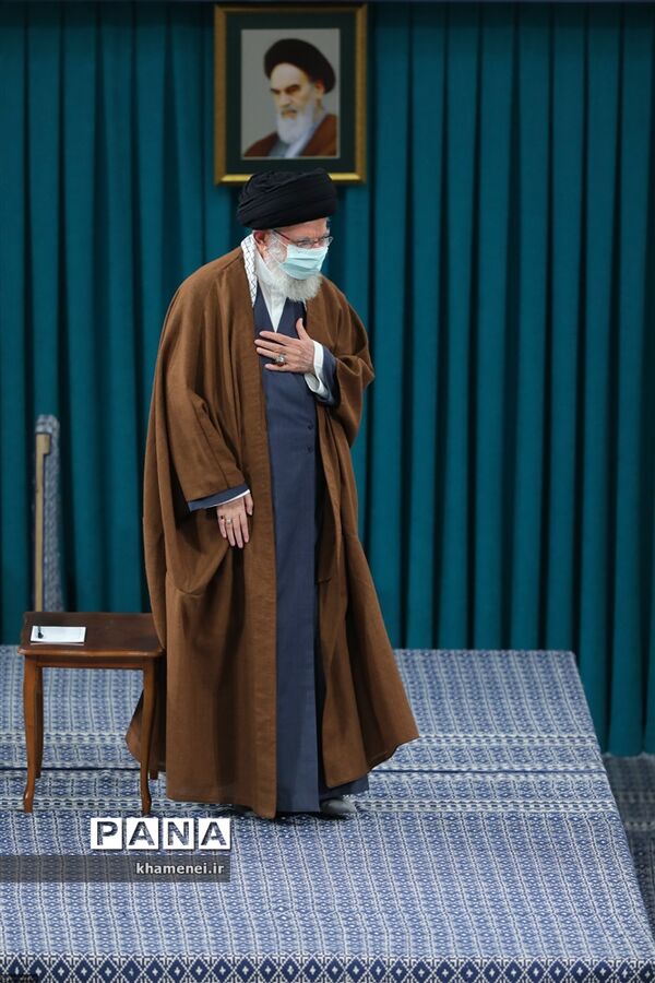 دیدارسران قوا و جمعی از مسئولان و کارگزاران نظام با رهبر انقلاب