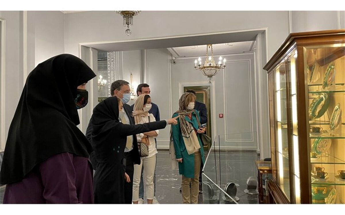 بازدید سفیر اسپانیا در تهران از مجموعه نیاوران