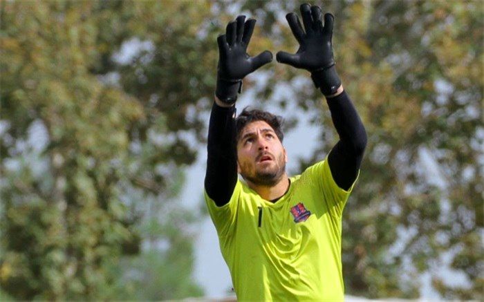 نساجی مقابل استقلال اتوبوس پارک نکرده بود