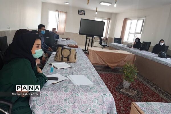 برگزاری جلسه هم‌اندیشی مشاوران و مدیران هنرستان‌ها در رودهن