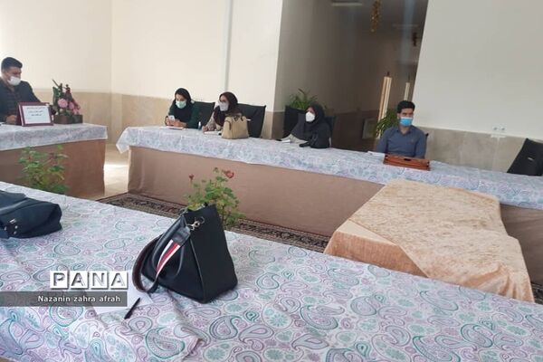 برگزاری جلسه هم‌اندیشی مشاوران و مدیران هنرستان‌ها در رودهن
