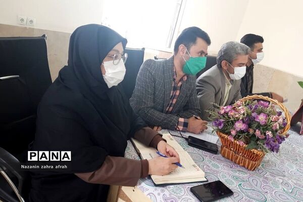برگزاری جلسه هم‌اندیشی مشاوران و مدیران هنرستان‌ها در رودهن