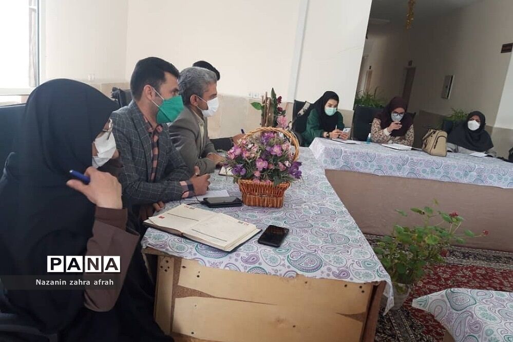 برگزاری جلسه هم‌اندیشی مشاوران و مدیران هنرستان‌ها در رودهن