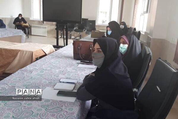 برگزاری جلسه هم‌اندیشی مشاوران و مدیران هنرستان‌ها در رودهن