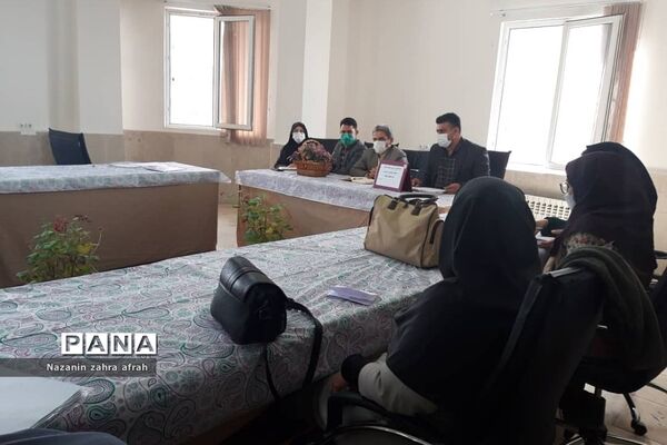 برگزاری جلسه هم‌اندیشی مشاوران و مدیران هنرستان‌ها در رودهن