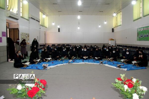 محفل انس با قرآن در دبیرستان دخترانه شاهد هدی شهرستان بهبهان