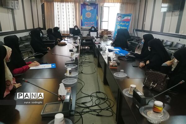 تجلیل از فرمانده واحدهای پیشگام بسیج دانش‌آموزی ناحیه سه شیراز