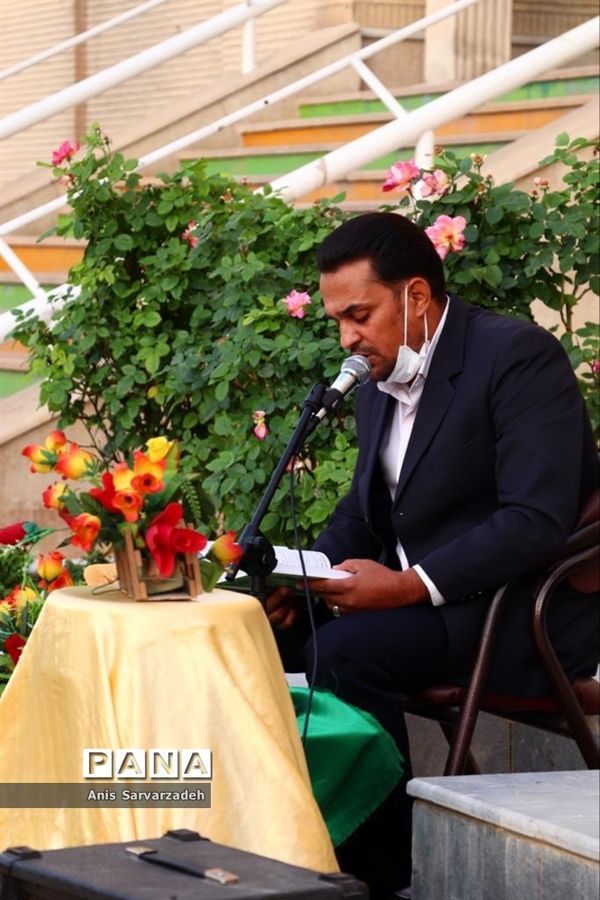 برگزاری مراسم معنوی انس با قرآن و ضیافت افطاری ویژه دانش‌آموزان در ناحیه 4 شیراز