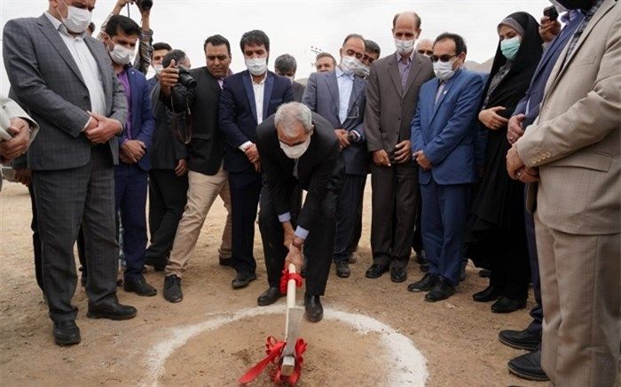 خشت‌گذاری هنرستان ۹ کلاسه در دهاقان با حضور وزیر آموزش‌ و پرورش